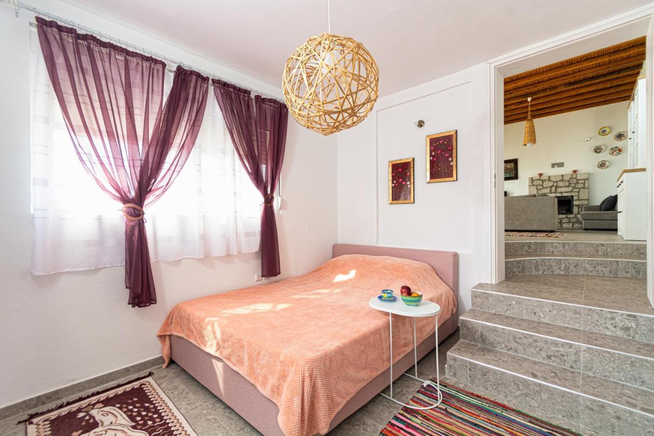 Chrysanthi's Stone House Holiday home *